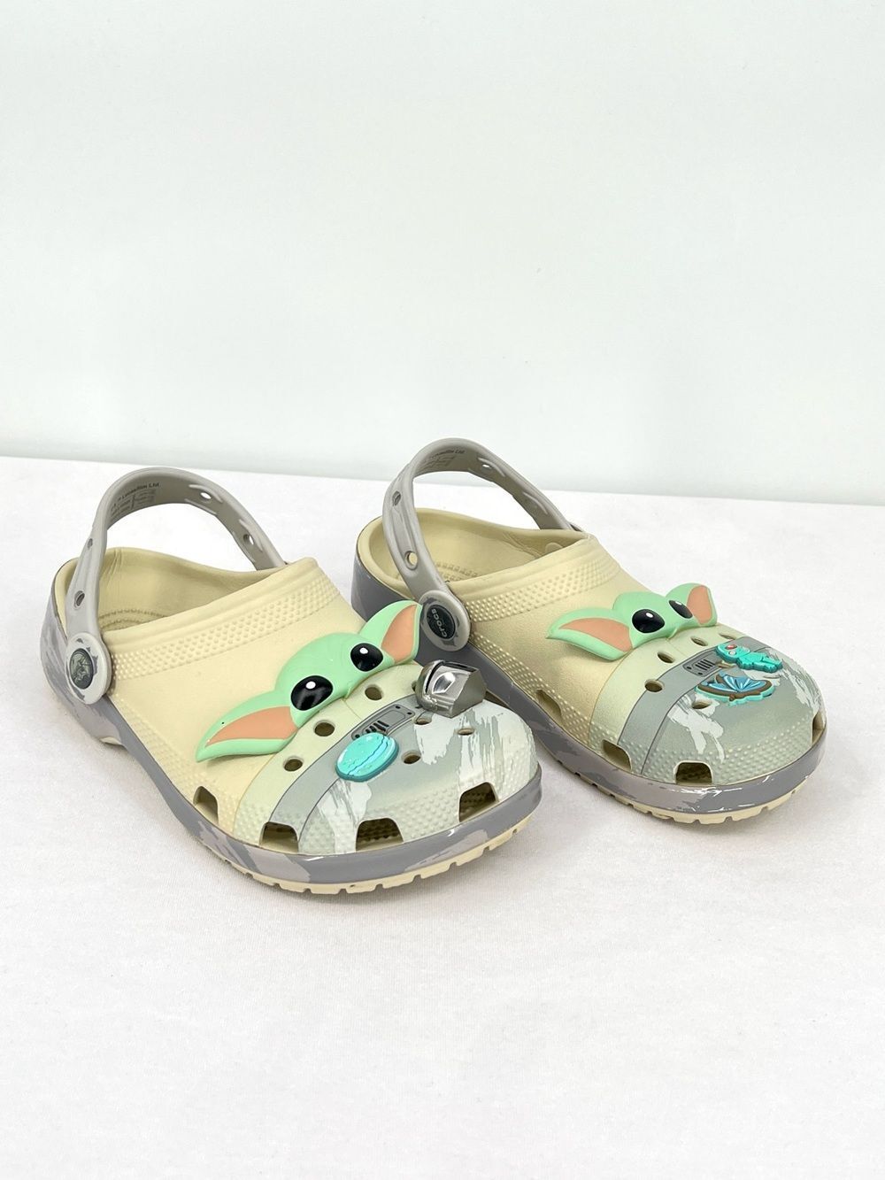Crocs Star Wars Grogu Baby Yoda Mandalorian Classic Clogs Kids J5 Women’s 7 Eqv
